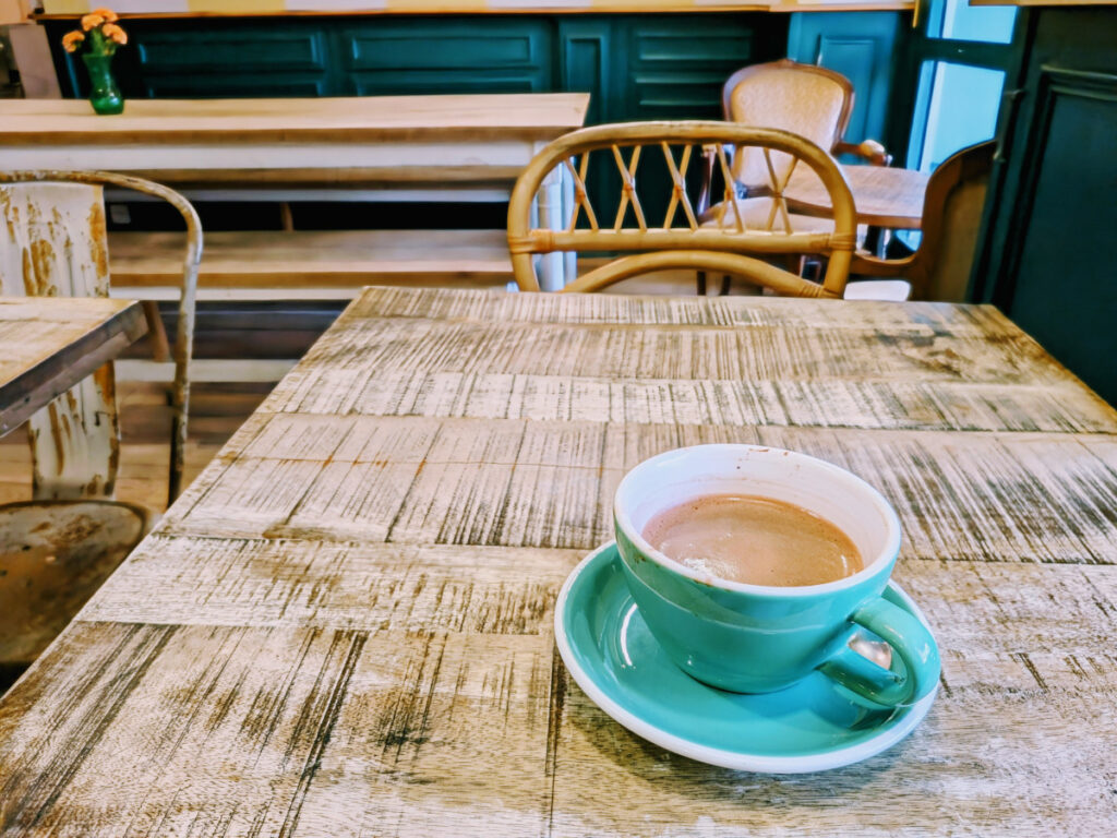 Un chocolat chaud au coffee shop la Popote d'Ondine à Nice.