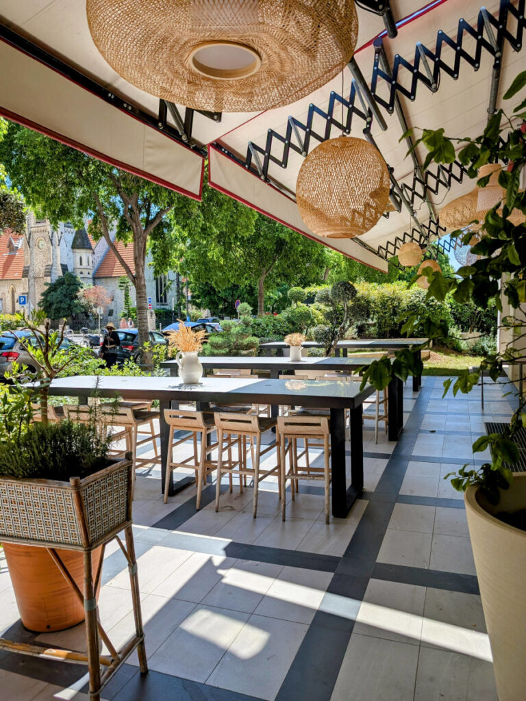 Terrasse du restaurant Miamici à Nice.