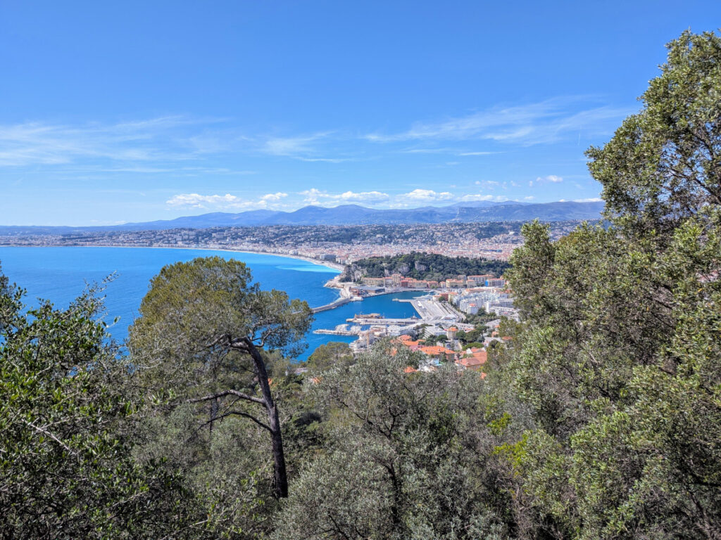 Panorama sur le port de Nice et la ville de Nice depuis le Mont Boron.