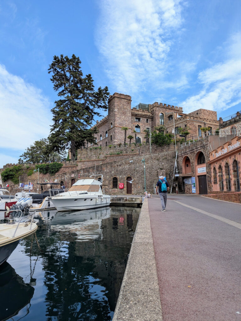 Le port et le château de Théoule-sur-Mer