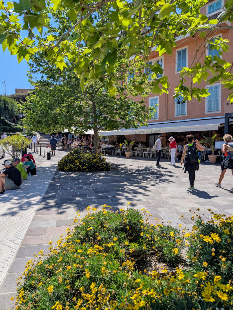 La place Amélie Pollonais