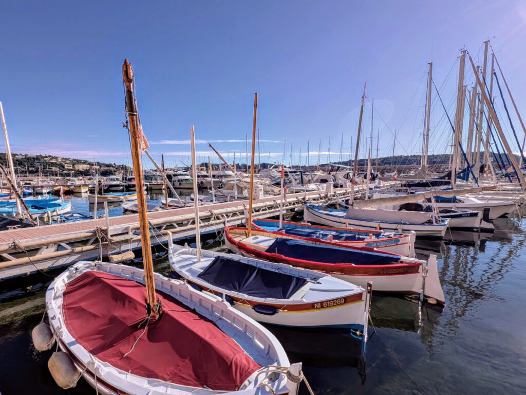 Des pointus dans le port de la Darse à Villefranche.