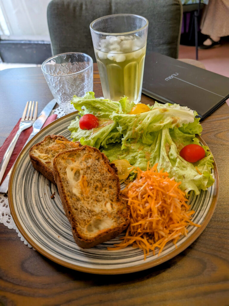 Plat servi au salon de thé Au Goût thé d'Antan à Nice.