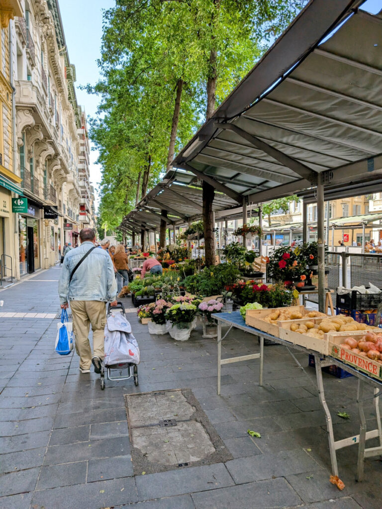 Le marché de la libération à Nice.