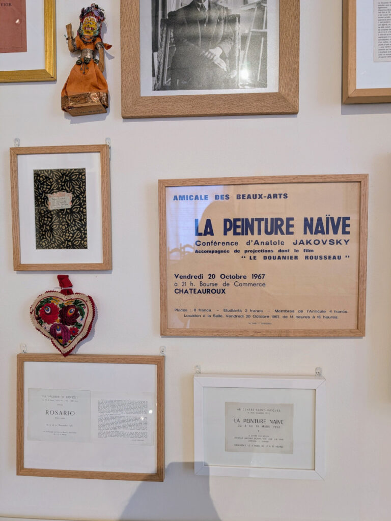 Œuvres d'art naïf exposées au musée d'art naïf de Nice.