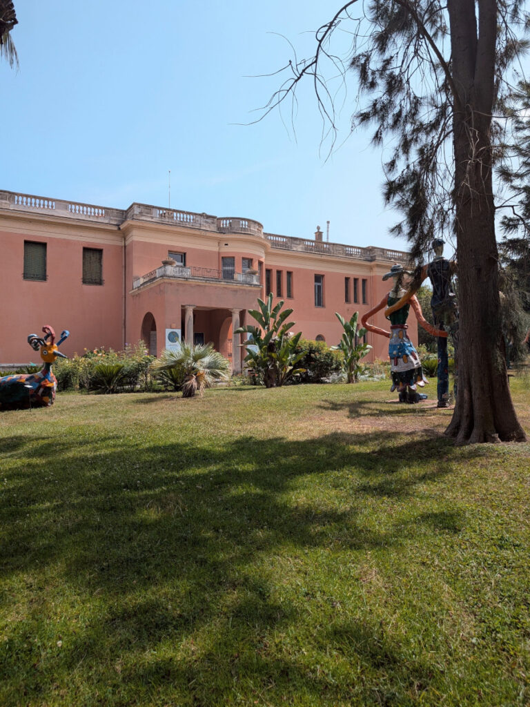 Le musée et son jardin.