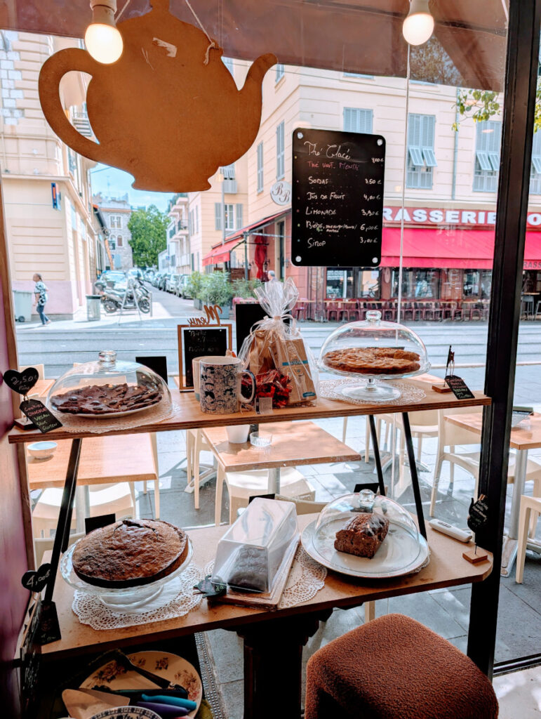 Le salon de thé Au Goût Thé d'Antan avenue Borriglione à Nice.