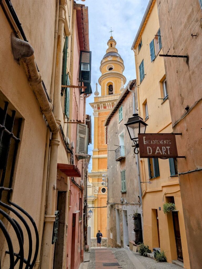 La basilique Saint-Michel Archange à Menton.