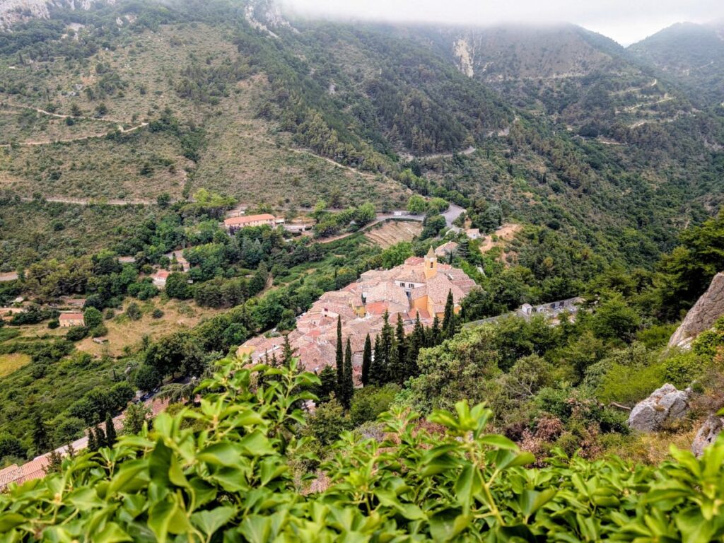 Vue sur Sainte-Agnes depuis les ruines du Château.