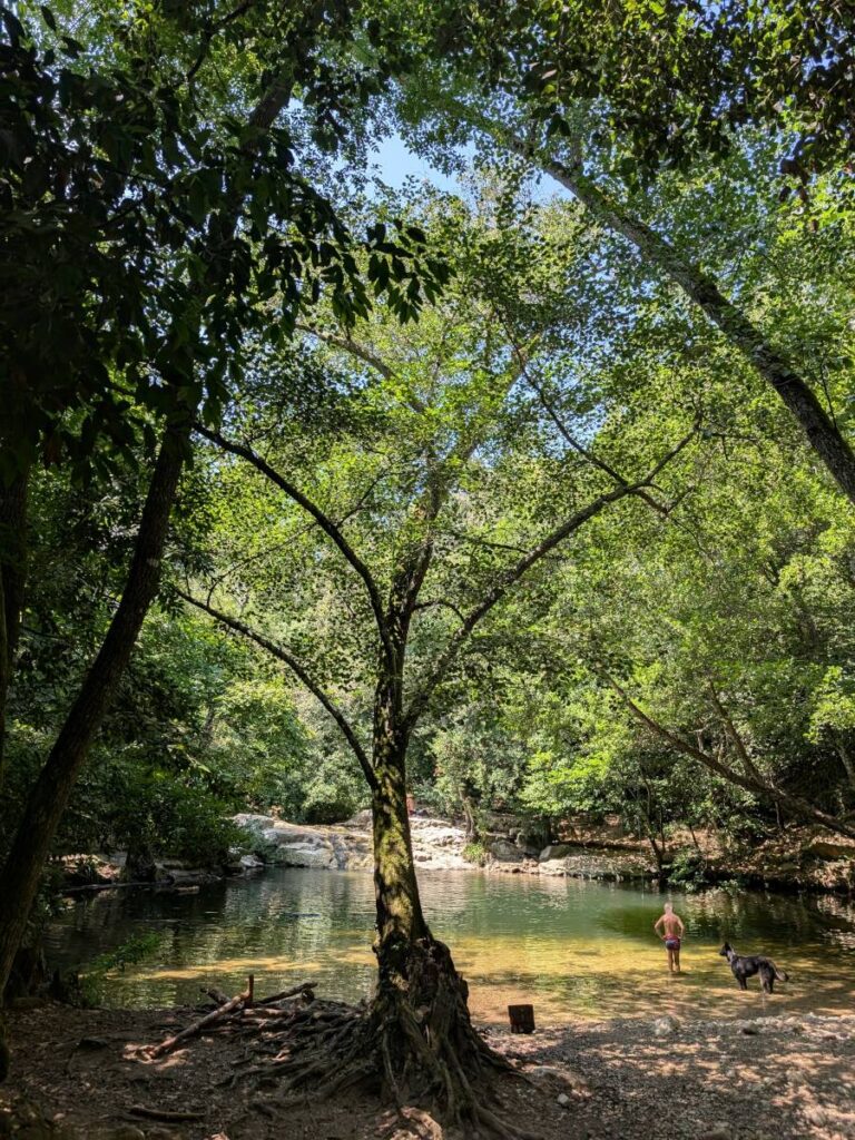 Point de baignade sur le sentier de la Brague.