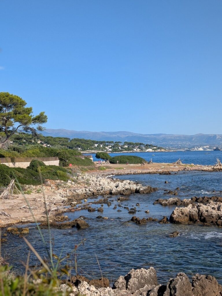 Le sentier du littoral du Cap d'Antibes.