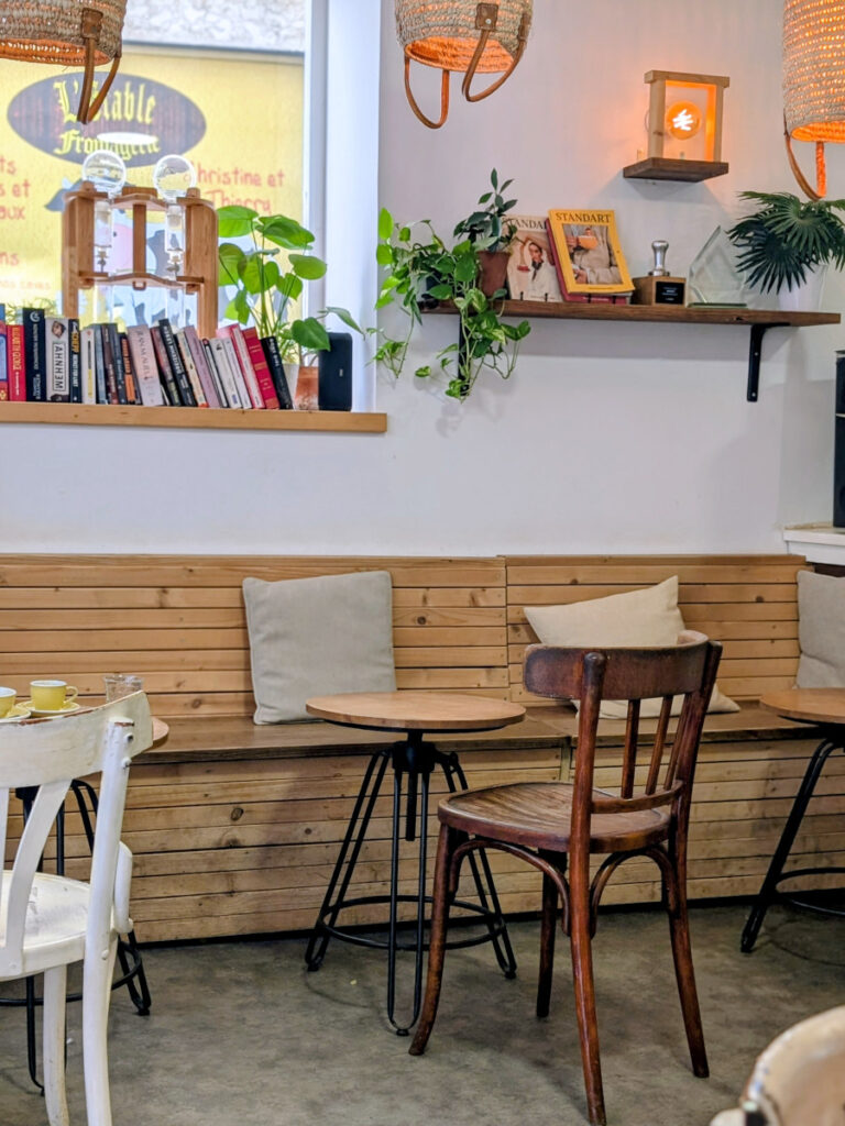 La salle de Nomads Coffee.