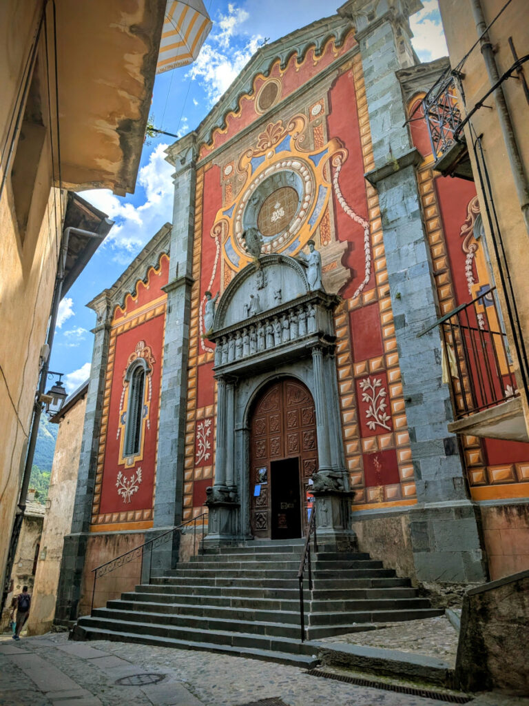 La collégiale Notre-Dame de l'Assomption située dans le village médiéval de Tende.