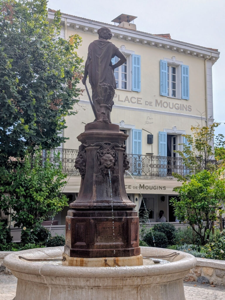 Fontaine place du commandant Lamy
