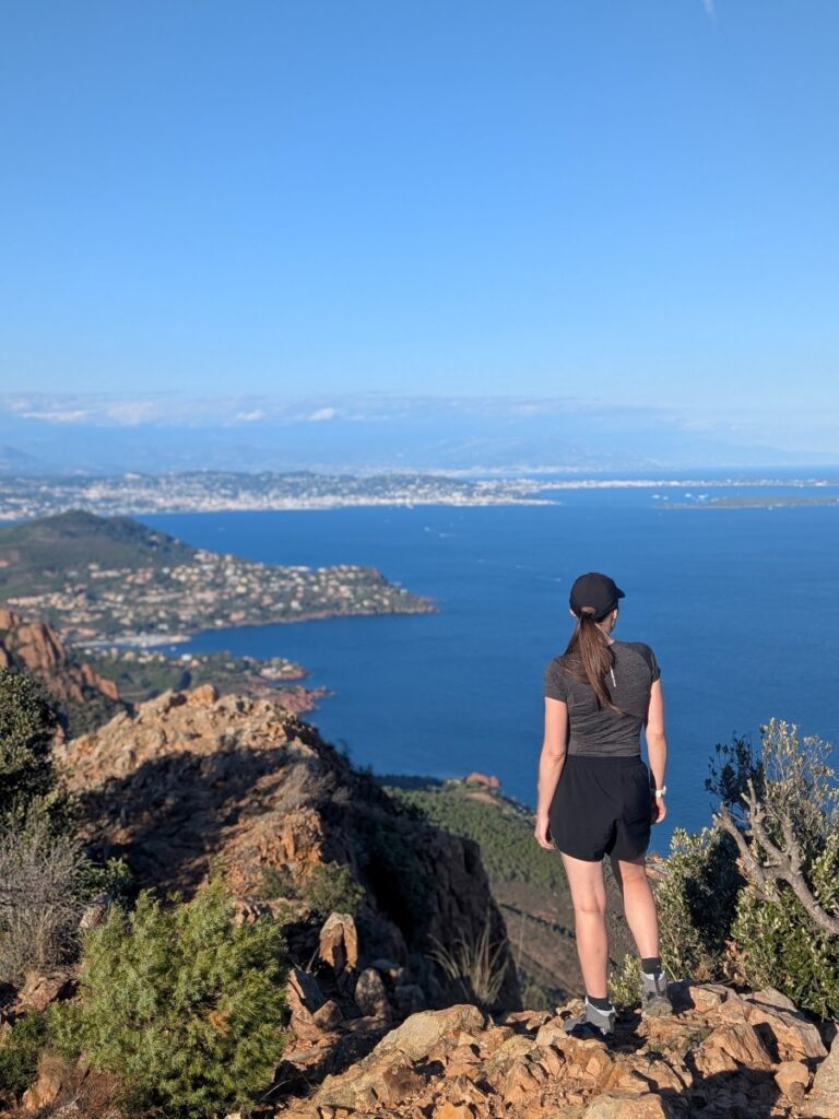 Pieds d'Azur au pic du Cap Roux.