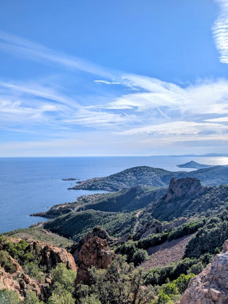 Vue sur le Var depuis le Cap roux.