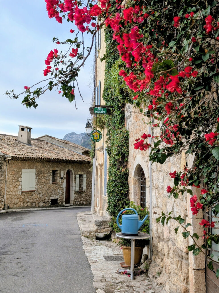 Une rue de Saint-Jeannet village.