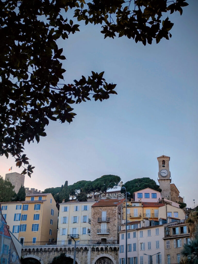 Vue sur le Suquet à Cannes