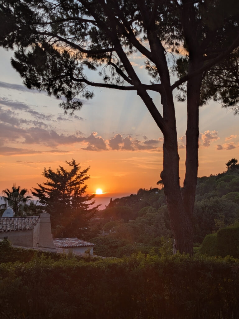 Un coucher de soleil sur les hauteurs du Cannet.