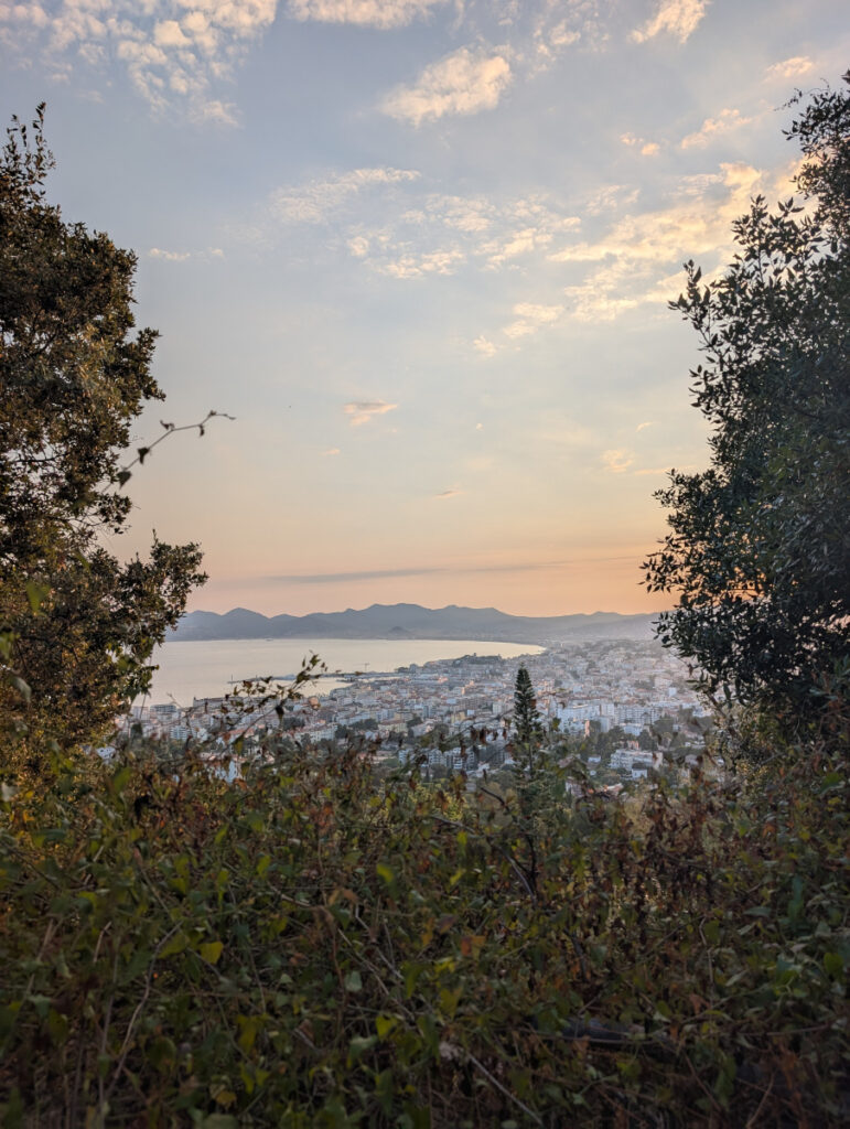 Une vue à couper le souffle depuis le canal de la Siagne.