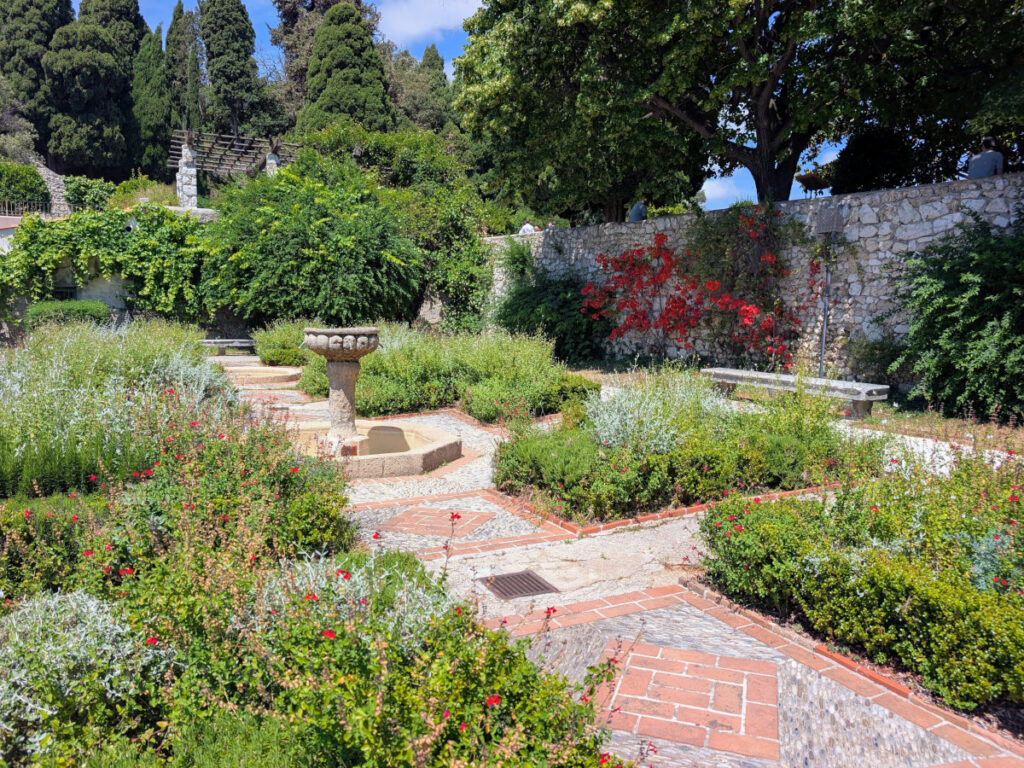 Un des espaces du jardin.