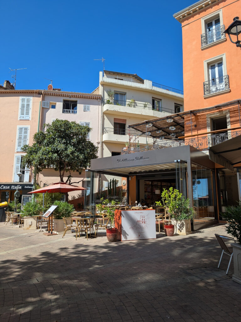 La place Bellevue au Cannet.