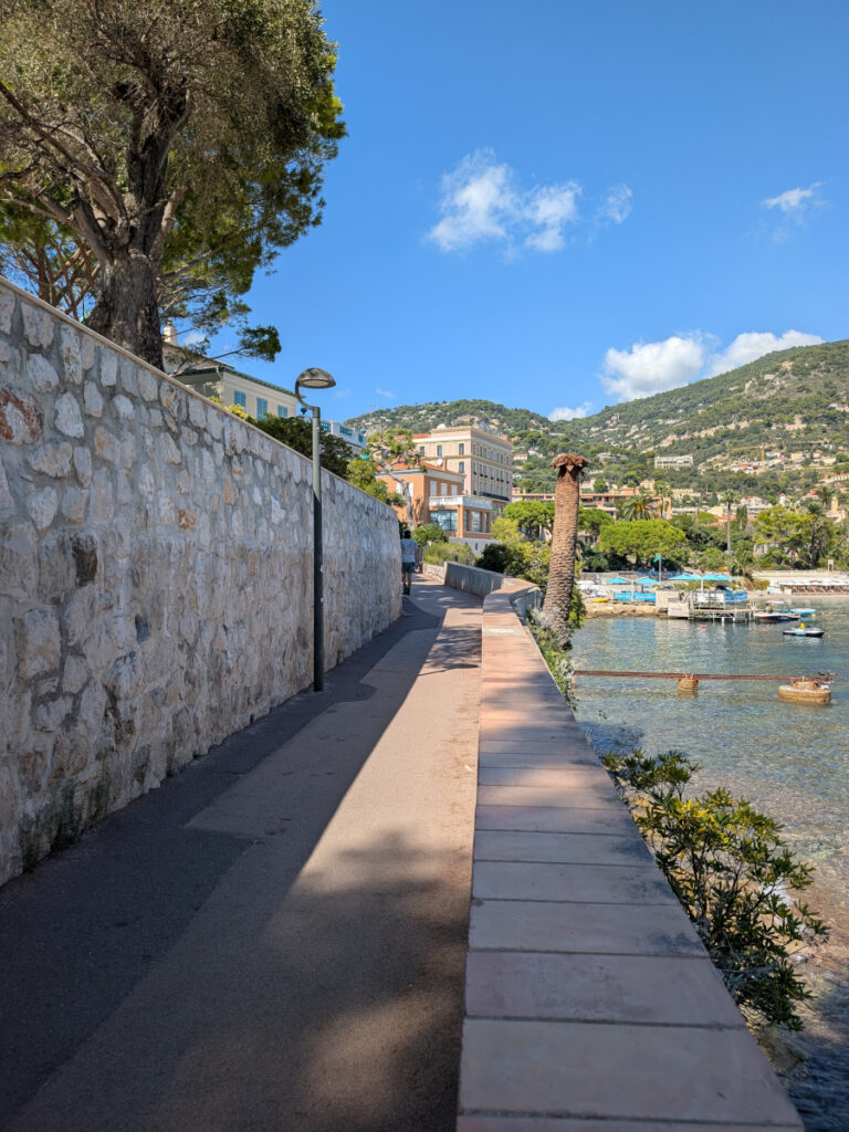 Parcourir la promenade Maurice Rouvier est l'une des meilleures choses à faire à Saint-Jean-Cap-Ferrat.